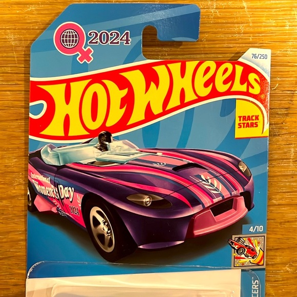 Hot Wheels RROADSTER International Women’s Day Pink and Blue Celebration Racer - Picture 5 of 8